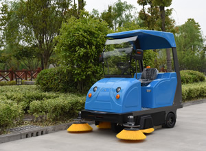 電動(dòng)掃地車的使用過程中保養(yǎng)的重要性